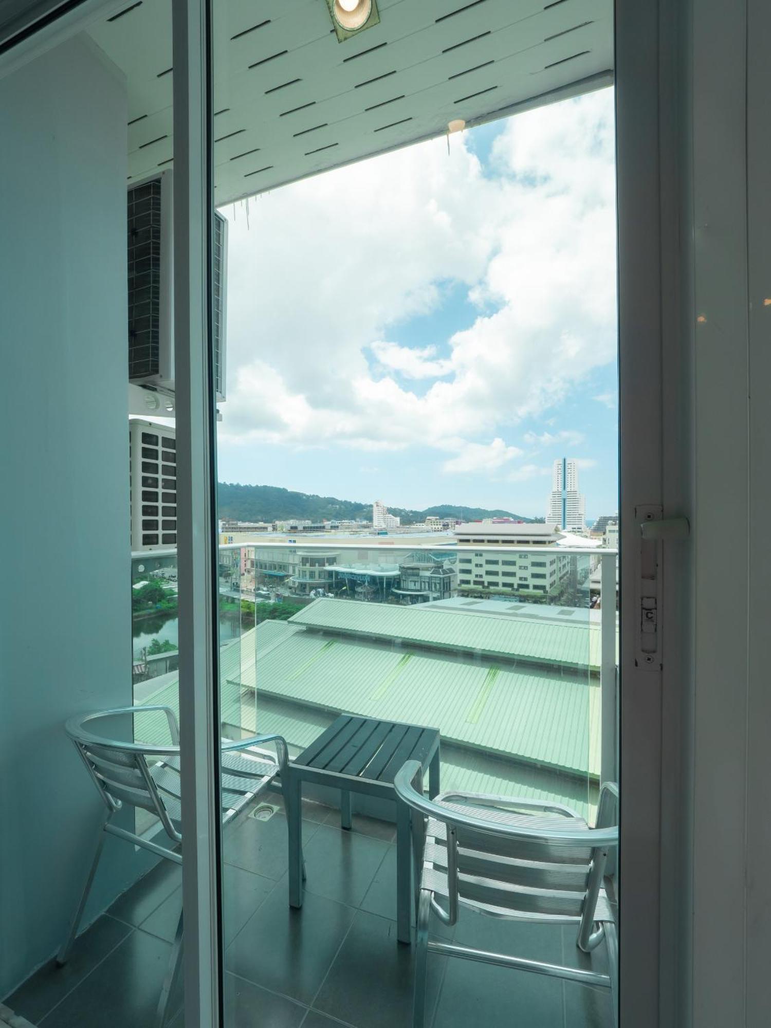 Отель Neon Patong Экстерьер фото